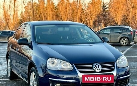 Volkswagen Jetta VI, 2010 год, 875 000 рублей, 2 фотография