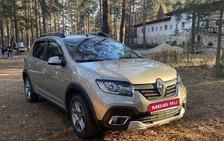 Renault Sandero II рестайлинг, 2021 год, 1 550 000 рублей, 2 фотография