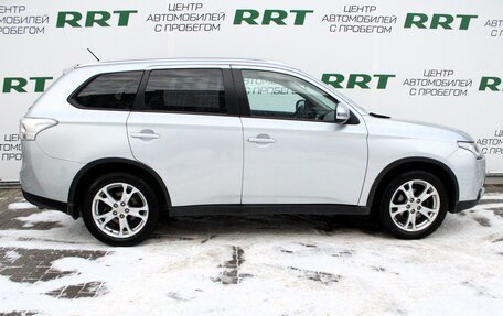 Mitsubishi Outlander III рестайлинг 3, 2014 год, 1 699 000 рублей, 2 фотография