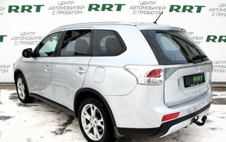 Mitsubishi Outlander III рестайлинг 3, 2014 год, 1 699 000 рублей, 4 фотография