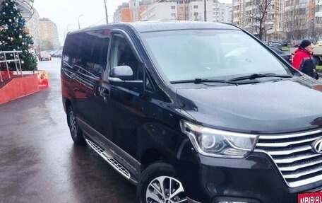 Hyundai Grand Starex Grand Starex I рестайлинг 2, 2018 год, 4 290 000 рублей, 2 фотография