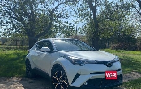 Toyota C-HR I рестайлинг, 2018 год, 2 740 000 рублей, 1 фотография