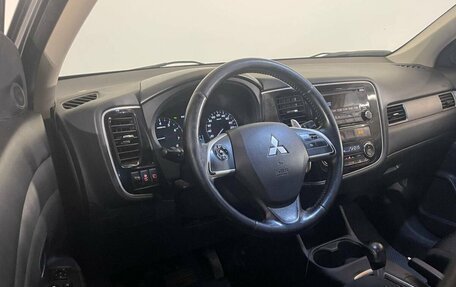 Mitsubishi Outlander III рестайлинг 3, 2012 год, 1 325 000 рублей, 9 фотография