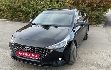 Hyundai Solaris II рестайлинг, 2022 год, 1 834 000 рублей, 2 фотография