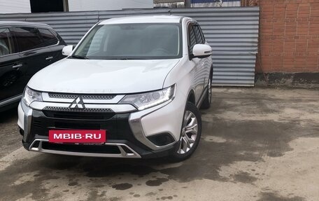 Mitsubishi Outlander III рестайлинг 3, 2020 год, 2 849 000 рублей, 2 фотография