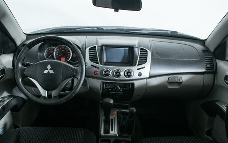 Mitsubishi L200 IV рестайлинг, 2011 год, 1 222 300 рублей, 12 фотография