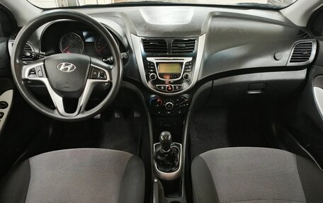 Hyundai Solaris II рестайлинг, 2011 год, 820 000 рублей, 10 фотография