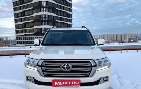 Toyota Land Cruiser 200, 2015 год, 6 097 000 рублей, 2 фотография