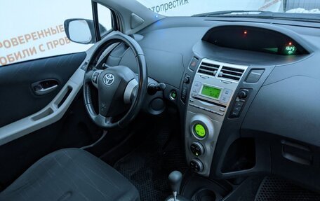 Toyota Yaris III рестайлинг, 2008 год, 690 000 рублей, 16 фотография