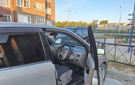 Toyota Prius IV XW50, 2001 год, 420 000 рублей, 2 фотография