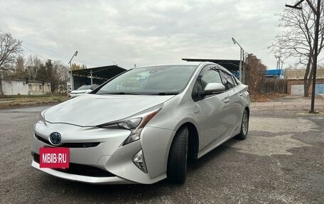 Toyota Prius IV XW50, 2016 год, 1 850 000 рублей, 4 фотография