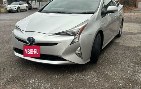 Toyota Prius IV XW50, 2016 год, 1 850 000 рублей, 6 фотография