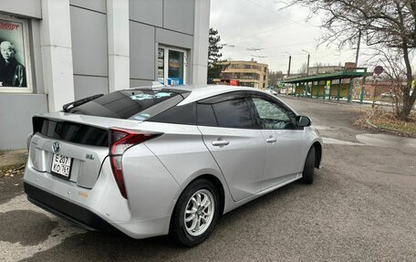 Toyota Prius IV XW50, 2016 год, 1 850 000 рублей, 11 фотография