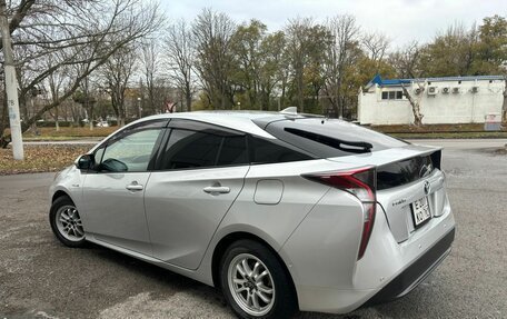 Toyota Prius IV XW50, 2016 год, 1 850 000 рублей, 13 фотография