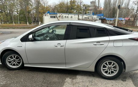 Toyota Prius IV XW50, 2016 год, 1 850 000 рублей, 16 фотография