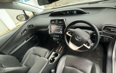 Toyota Prius IV XW50, 2016 год, 1 850 000 рублей, 21 фотография