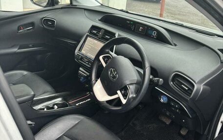 Toyota Prius IV XW50, 2016 год, 1 850 000 рублей, 20 фотография