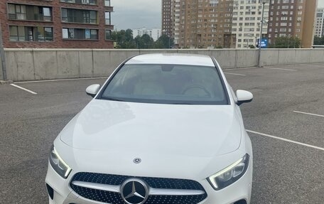 Mercedes-Benz A-Класс, 2018 год, 2 400 000 рублей, 1 фотография