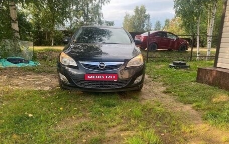 Opel Astra J, 2011 год, 800 000 рублей, 1 фотография