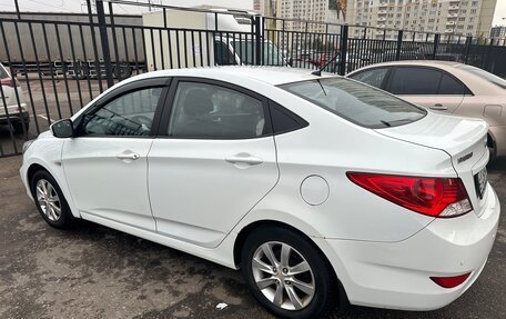 Hyundai Solaris II рестайлинг, 2011 год, 870 000 рублей, 2 фотография