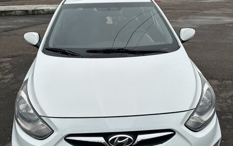 Hyundai Solaris II рестайлинг, 2011 год, 870 000 рублей, 5 фотография