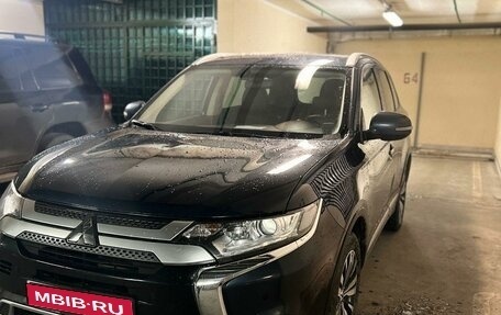 Mitsubishi Outlander III рестайлинг 3, 2020 год, 2 300 000 рублей, 1 фотография