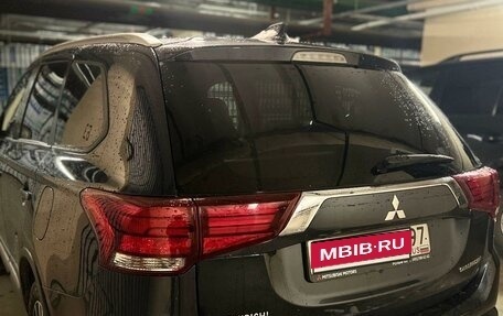 Mitsubishi Outlander III рестайлинг 3, 2020 год, 2 300 000 рублей, 11 фотография