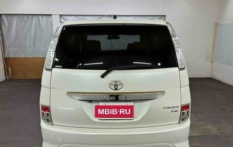 Toyota ISis I, 2013 год, 1 260 999 рублей, 4 фотография