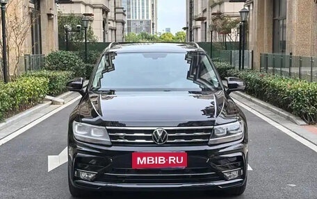 Volkswagen Tiguan II, 2021 год, 2 500 000 рублей, 2 фотография