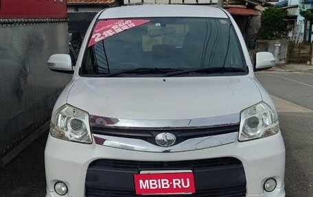 Toyota Sienta I, 2013 год, 1 080 000 рублей, 2 фотография