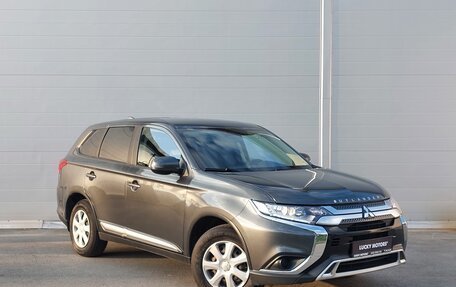 Mitsubishi Outlander III рестайлинг 3, 2019 год, 2 260 000 рублей, 2 фотография