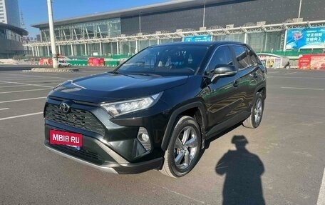 Toyota RAV4, 2020 год, 2 700 000 рублей, 4 фотография