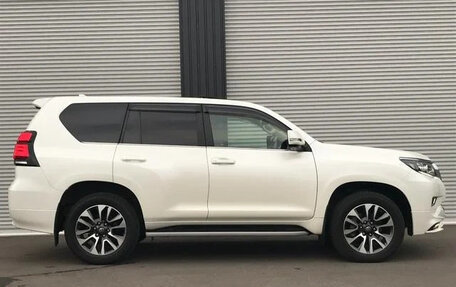 Toyota Land Cruiser Prado 150 рестайлинг 2, 2021 год, 4 880 000 рублей, 9 фотография