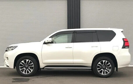 Toyota Land Cruiser Prado 150 рестайлинг 2, 2021 год, 4 880 000 рублей, 6 фотография