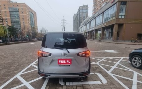 Toyota Sienta II, 2019 год, 1 880 000 рублей, 2 фотография