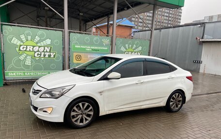 Hyundai Solaris II рестайлинг, 2015 год, 880 000 рублей, 2 фотография