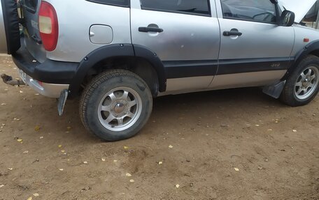 Chevrolet Niva I рестайлинг, 2004 год, 350 000 рублей, 2 фотография