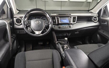 Toyota RAV4, 2018 год, 2 830 000 рублей, 6 фотография