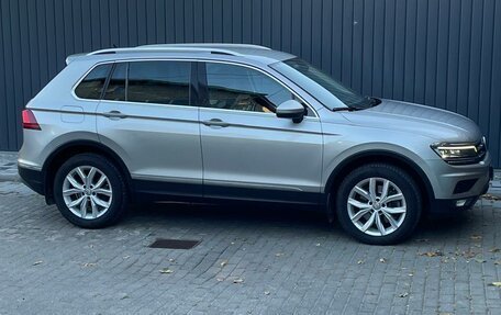 Volkswagen Tiguan II, 2018 год, 2 300 000 рублей, 18 фотография