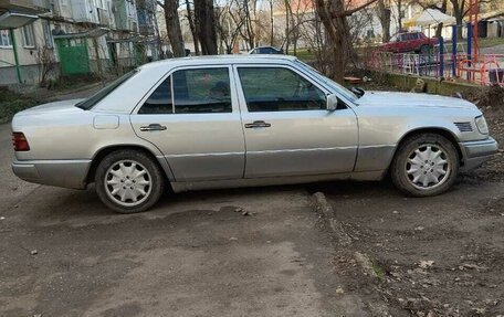 Mercedes-Benz E-Класс, 1993 год, 750 000 рублей, 2 фотография