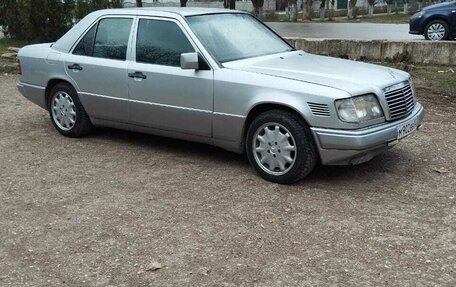 Mercedes-Benz E-Класс, 1993 год, 750 000 рублей, 3 фотография