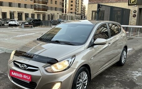 Hyundai Solaris II рестайлинг, 2014 год, 1 000 000 рублей, 11 фотография