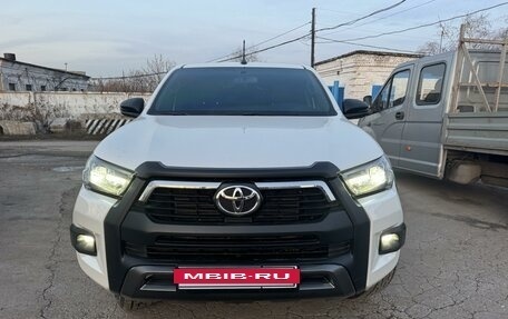 Toyota Hilux VIII, 2020 год, 6 300 000 рублей, 2 фотография