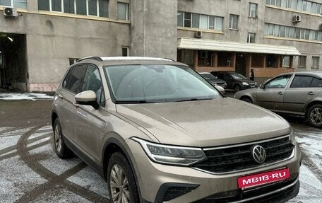 Volkswagen Tiguan II, 2021 год, 2 950 000 рублей, 2 фотография