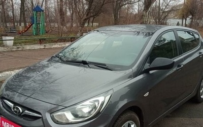 Hyundai Solaris II рестайлинг, 2013 год, 700 000 рублей, 1 фотография