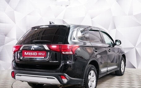 Mitsubishi Outlander III рестайлинг 3, 2019 год, 2 600 000 рублей, 5 фотография