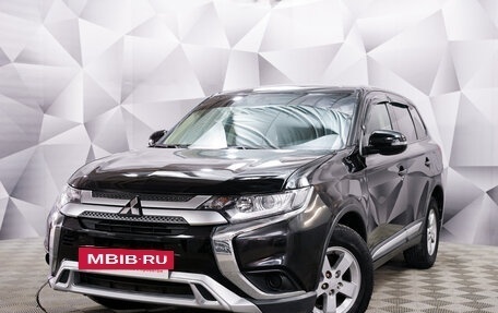 Mitsubishi Outlander III рестайлинг 3, 2019 год, 2 600 000 рублей, 2 фотография