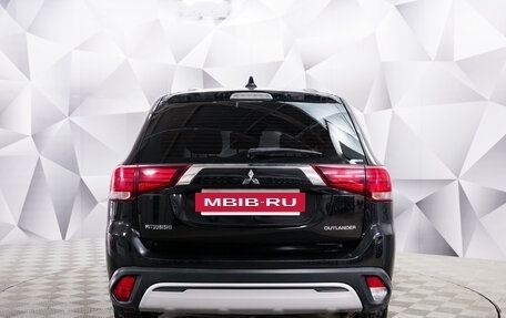 Mitsubishi Outlander III рестайлинг 3, 2019 год, 2 600 000 рублей, 6 фотография