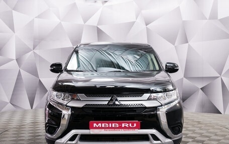 Mitsubishi Outlander III рестайлинг 3, 2019 год, 2 600 000 рублей, 3 фотография