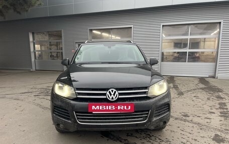 Volkswagen Touareg III, 2012 год, 1 995 000 рублей, 2 фотография